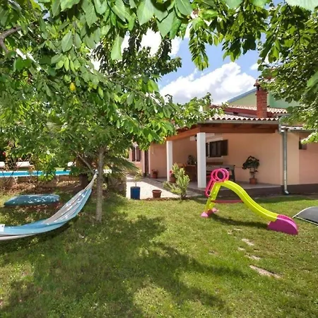 Ferienhaus In Modrusani Mit Grossem Garten Vikendica Zminj