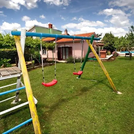 펜션 Ferienhaus In Modrusani Mit Grossem Garten Žminj