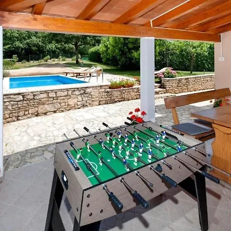 Ferienhaus In Modrusani Mit Grossem Garten