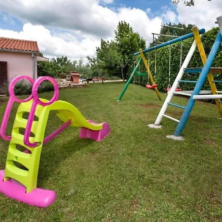 Ferienhaus In Modrusani Mit Grossem Garten * Žminj