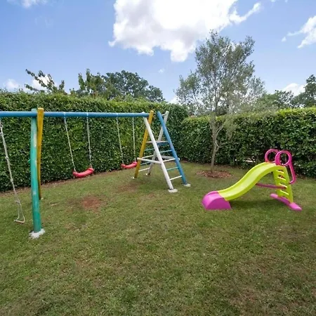 Ferienhaus In Modrusani Mit Grossem Garten 펜션