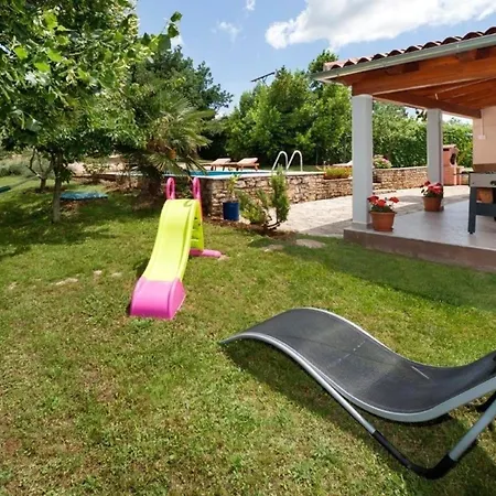 Ferienhaus In Modrusani Mit Grossem Garten Zminj