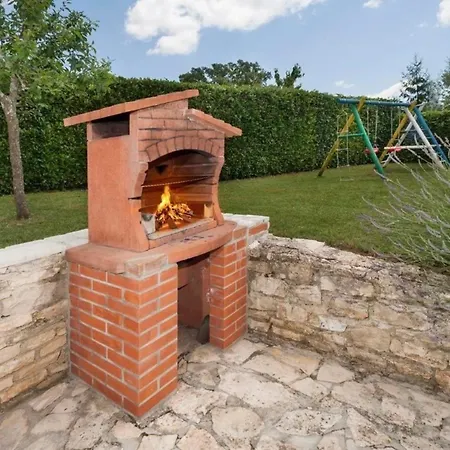 Ferienhaus In Modrusani Mit Grossem Garten 펜션